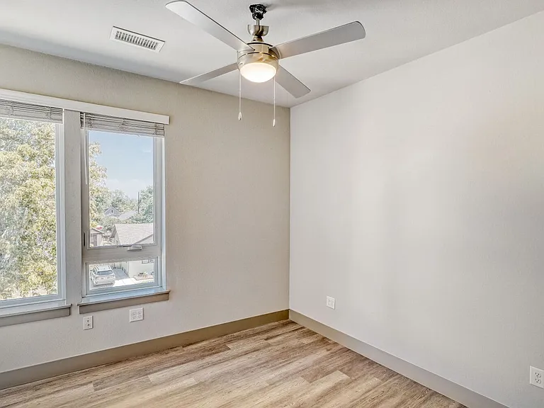 4923 King St — Photo 52