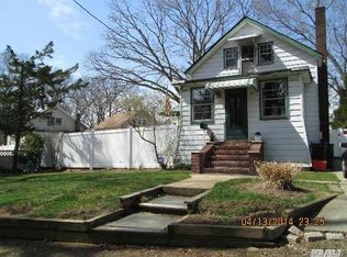1 Johns Ct, West Hempstead, NY 11552