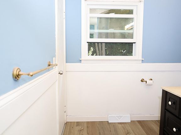 5th image of 16154 Gary Ave