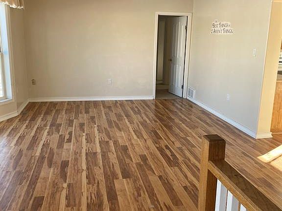 4th image of 1165 Sanders Ave