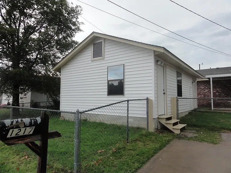 1217 Guinn Ln — Photo 8