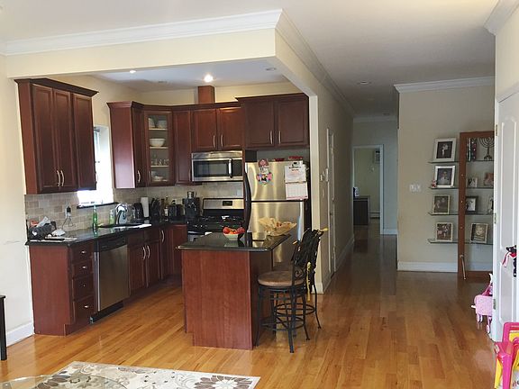 2nd image of 131 Bay 32 St #2B