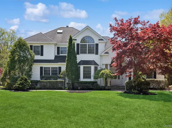 4 Astor Court, Dix Hills, NY 11746