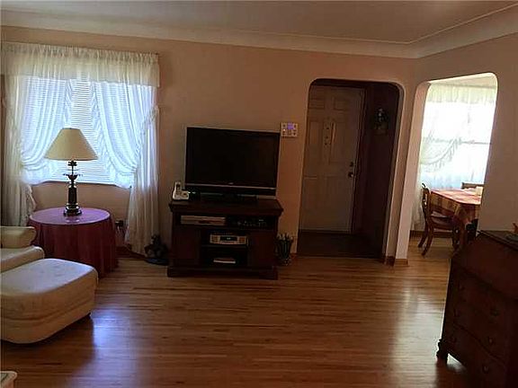 4th image of 817 Linda Dr