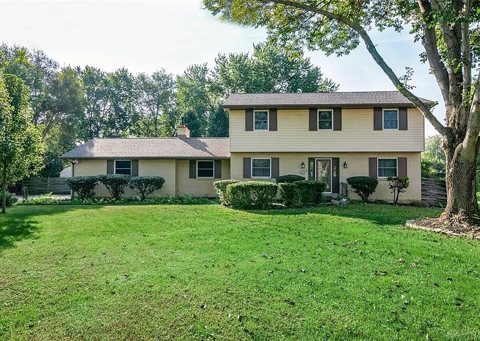 Front: 2733 Vickie Dr.
