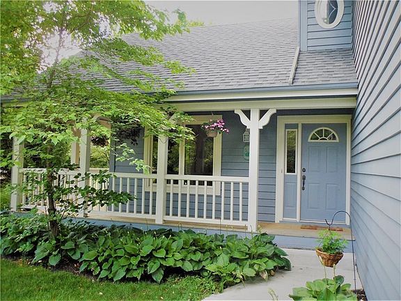 3rd image of 907 E Cragmont Dr