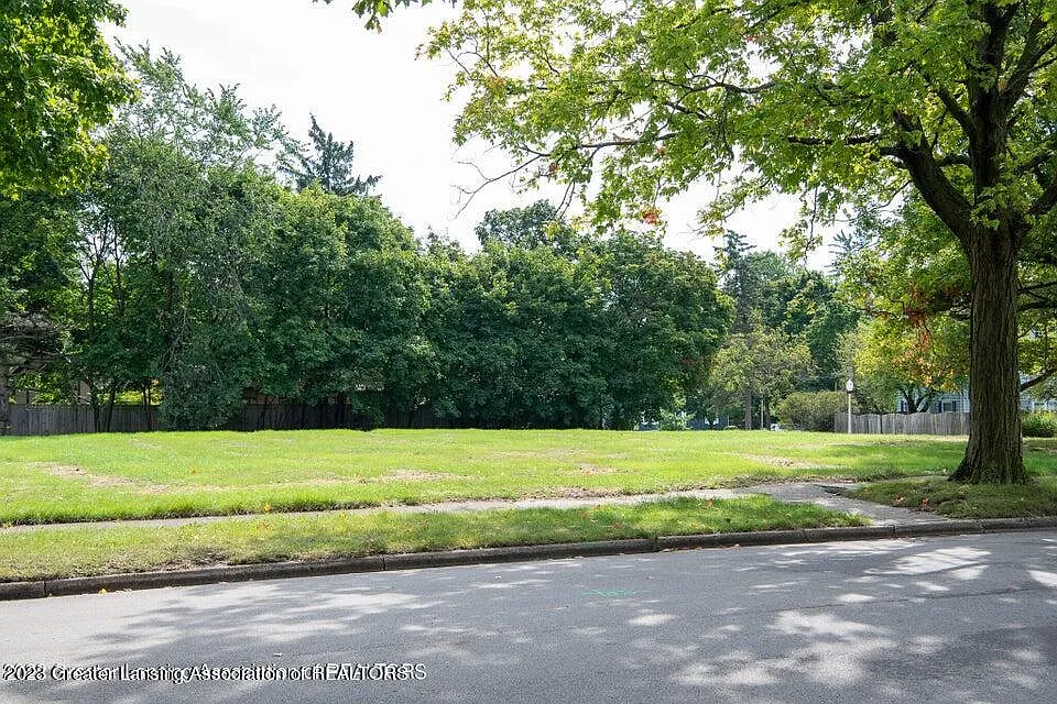 451 McPherson Ave photo 1