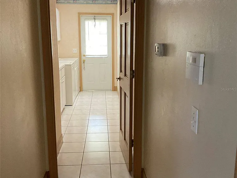715 Fairlawn Dr — Photo 5