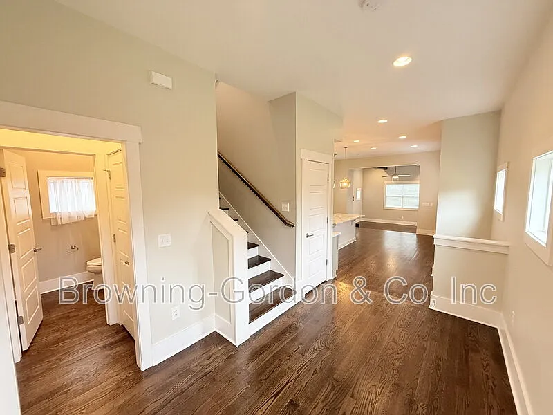 3 bed, 2.5 bath, 2225 sqft, $3,500 — Photo 2