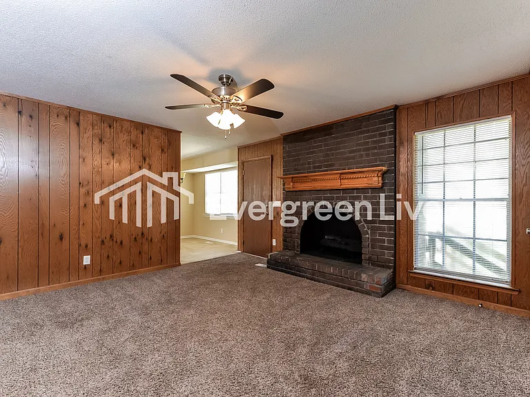 1420 Mohican Dr — Photo 2