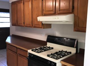 872 Village Quarter Rd, Dundee, IL 60118