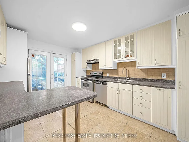 880 Dundas St E #MAIN — Photo 9