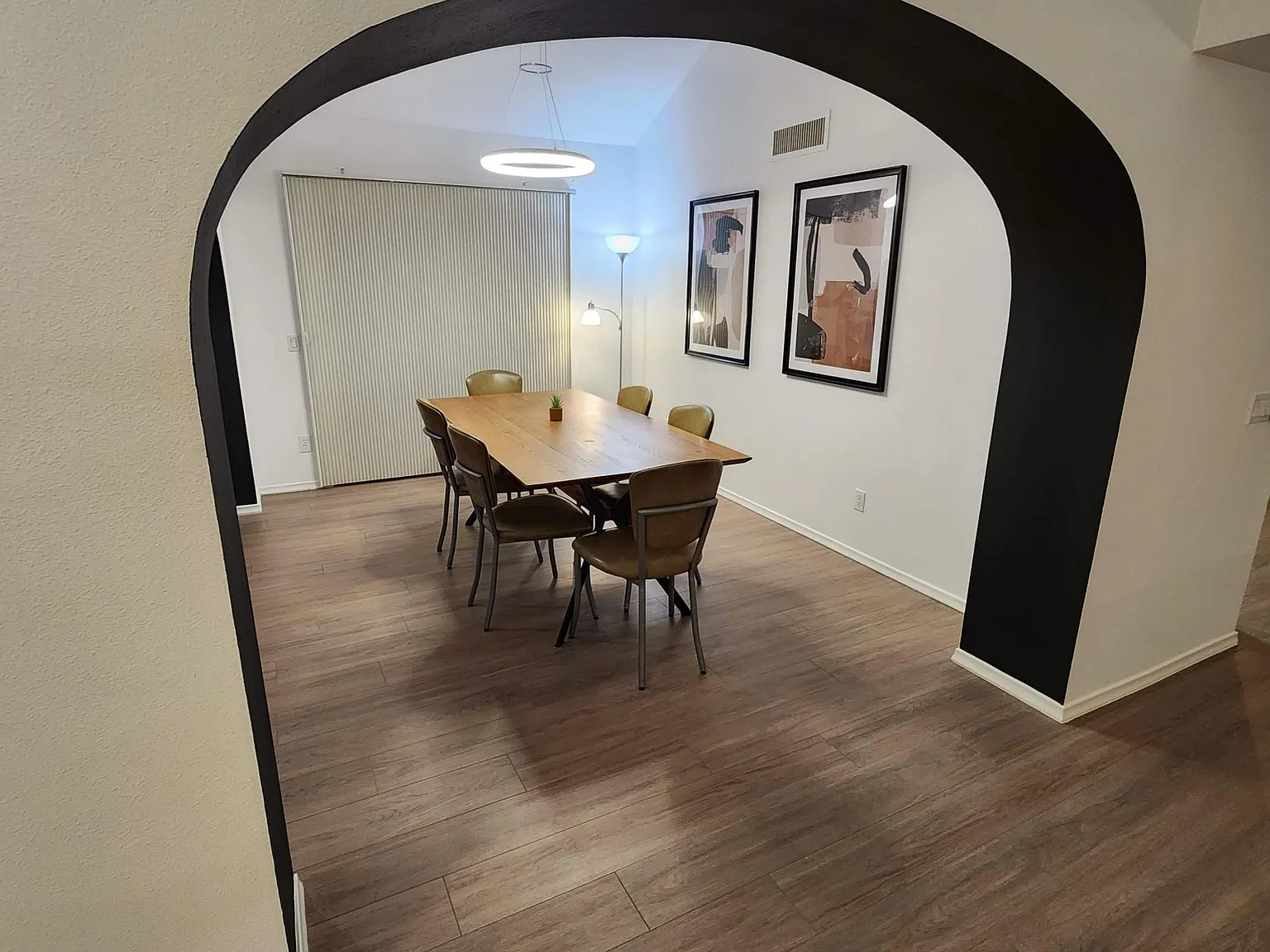 2 bed, 1948 sqft, $3,000 — Photo 4