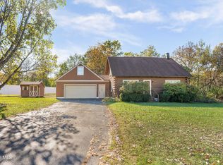 113 Diane Ln, Troy, NY 12182