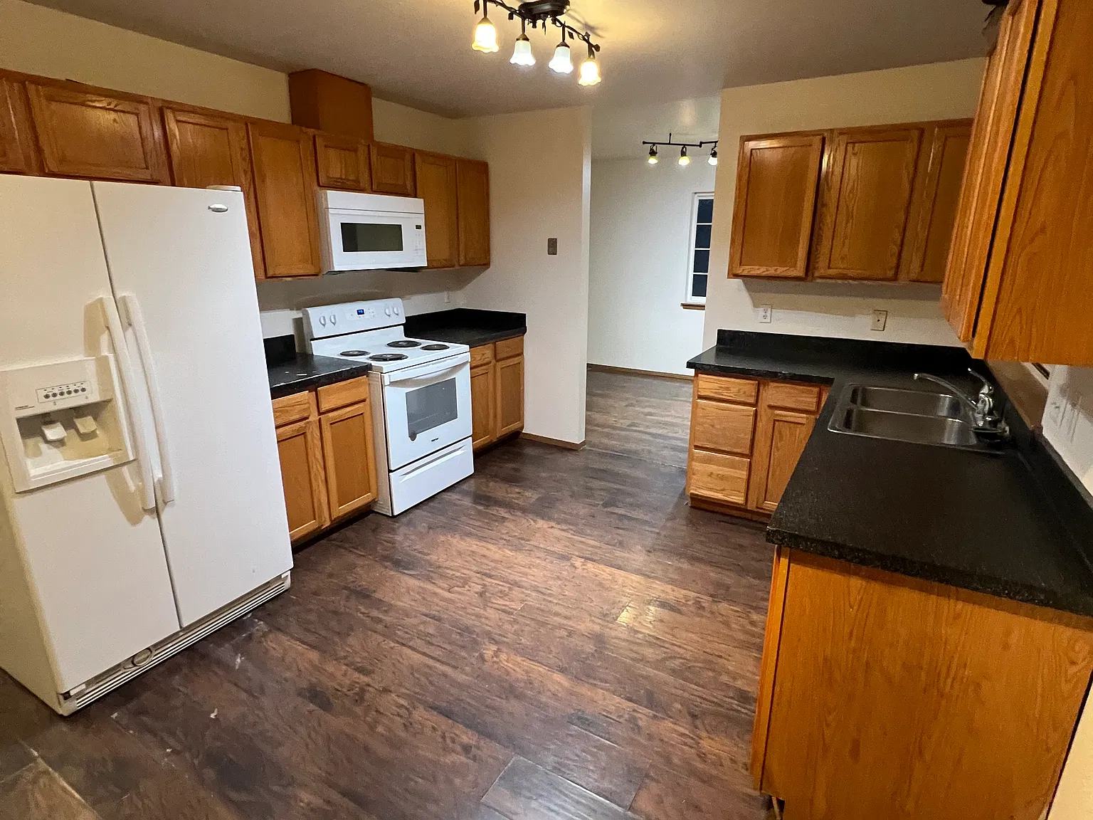 3 bed, 1300 sqft, $1,750 — Photo 3