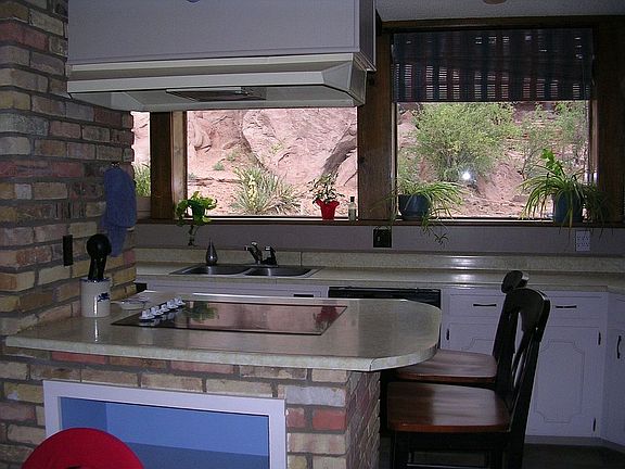 Kitchen w/ windows overlooking backyard