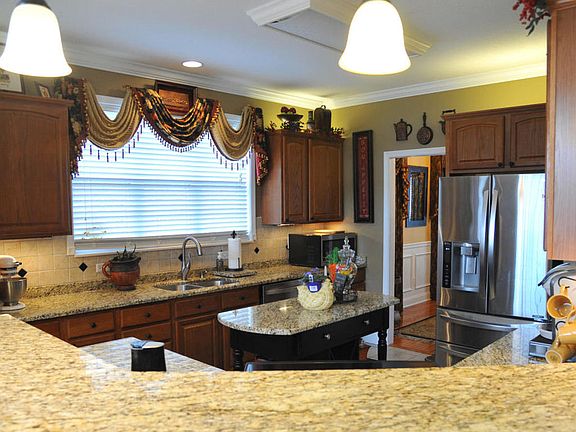 5th image of 7918 Leclay Dr