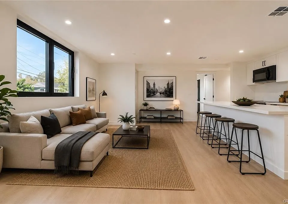 2678 1/2 Newell St