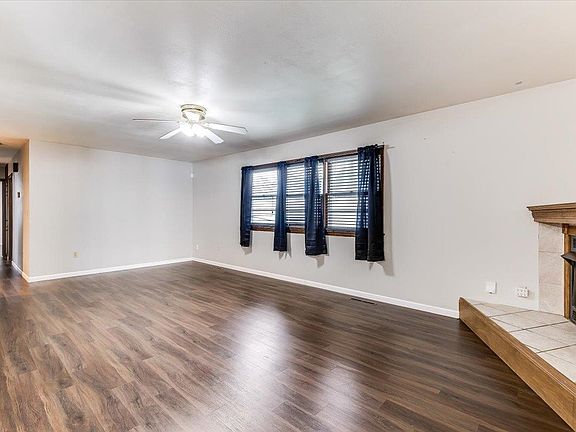 4th image of 11611 W Kent St