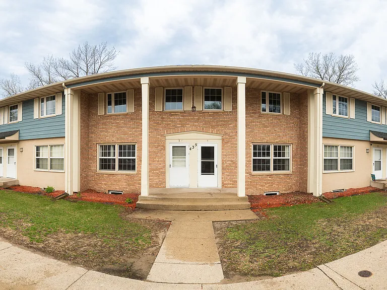Oak Street Townhomes — Photo 18