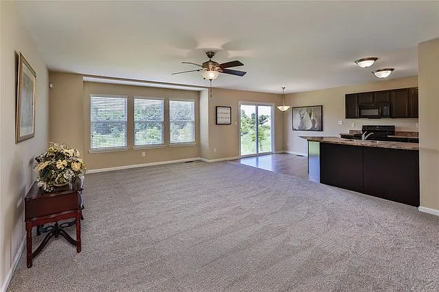 2115 Maple Glen Ct — Photo 2