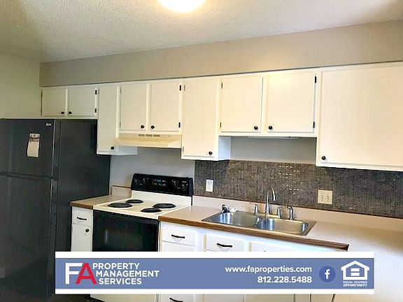 3rd image of 2844 Karen Ln