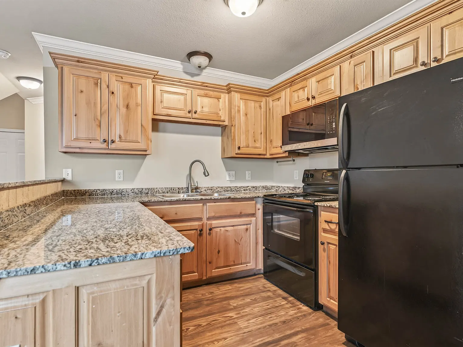 3 bed, 1207 sqft, $1,400 — Photo 3