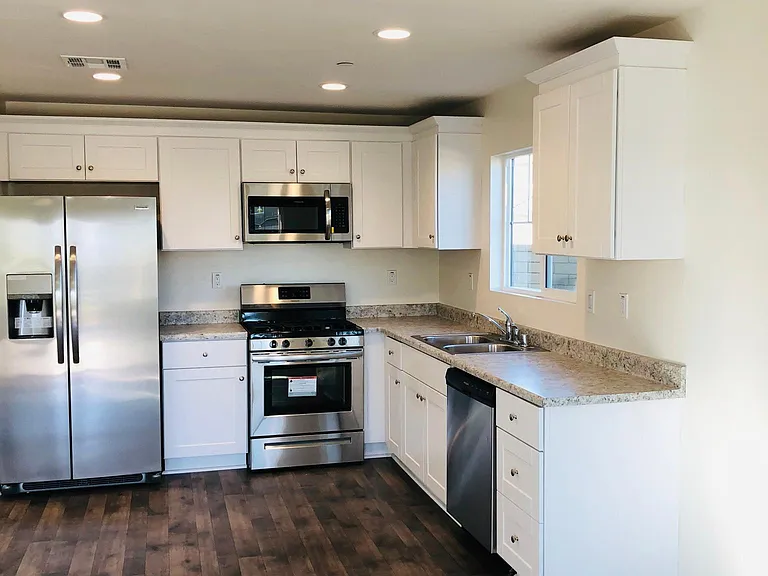 2897 E La Avenida Dr — Photo 10