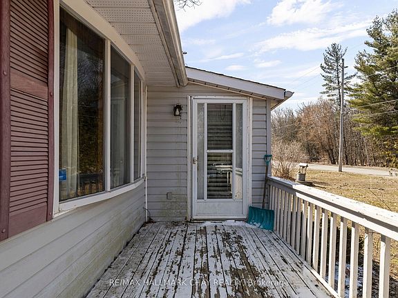 3rd image of 2121 Klondike Park Rd