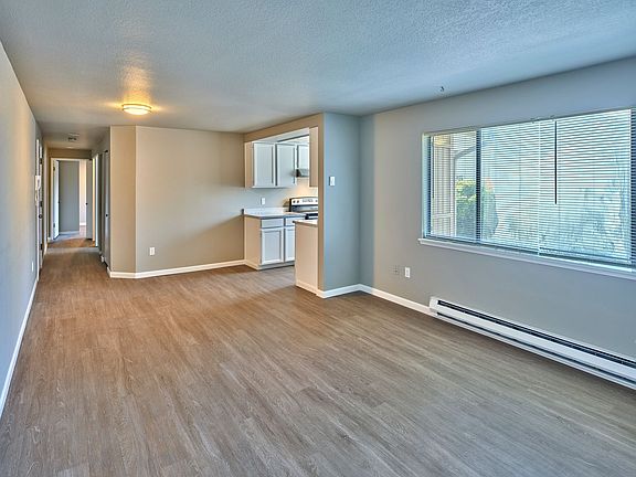 4th image of 902 N 95th St #204