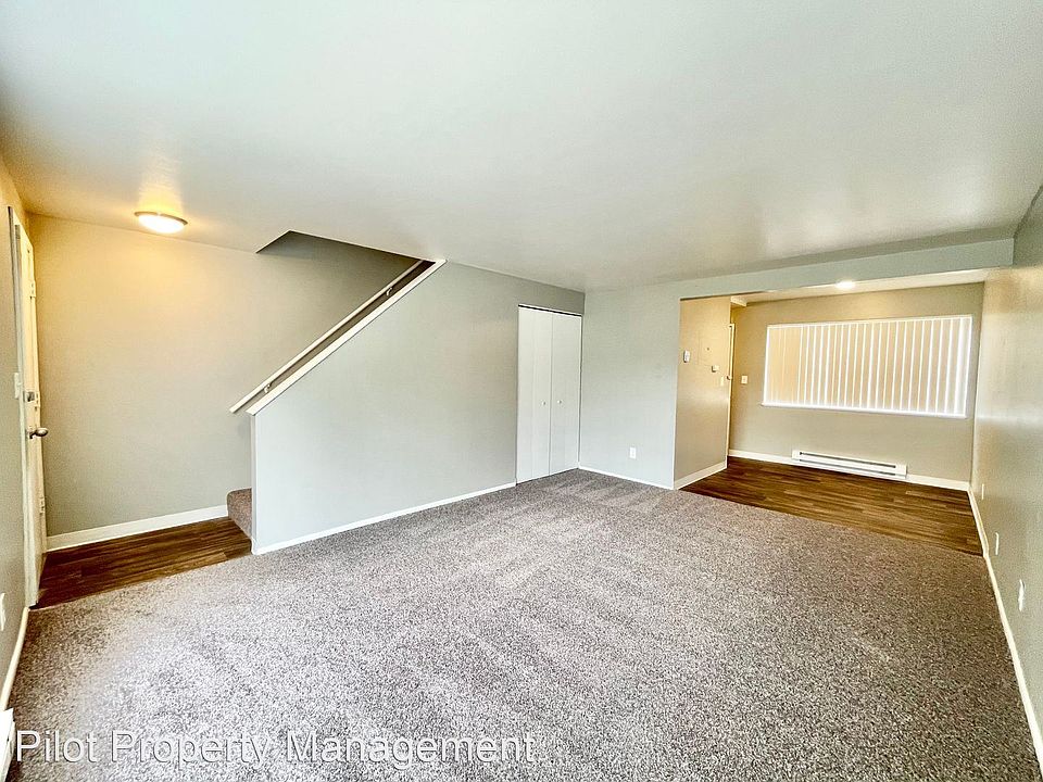 1st image of 2727 NE 125th St #17406644