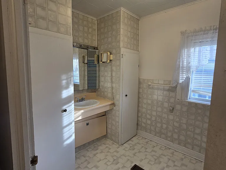 11507 Queen St W — Photo 24