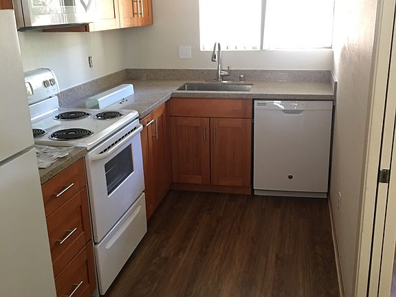 4th image of 1057 Continentals Way