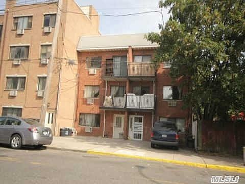 1st image of 3205 Leavitt St