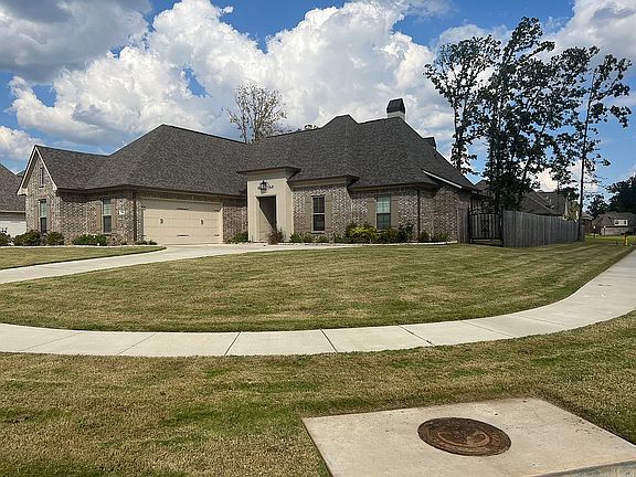 3rd image of 944 Dumaine Dr