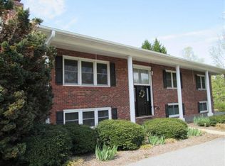 177 Finley Cove Rd, Hendersonville, NC 28739