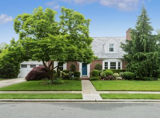 25 Bulson Rd, Rockville Centre, NY 11570