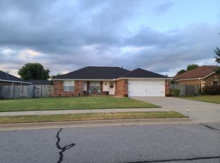 2310 SW 16th St, Bentonville, AR 72712