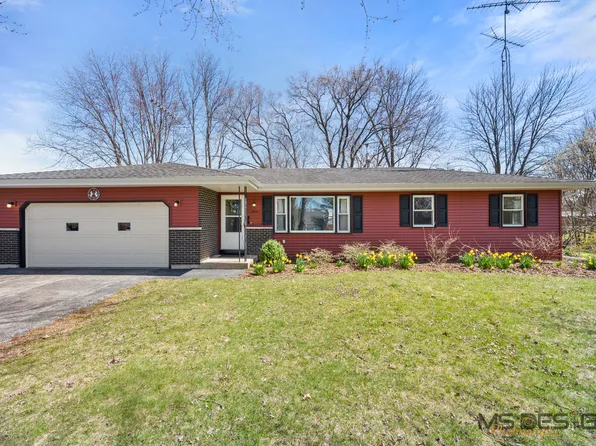 1974 Rivers Dr, Sycamore, IL 60178