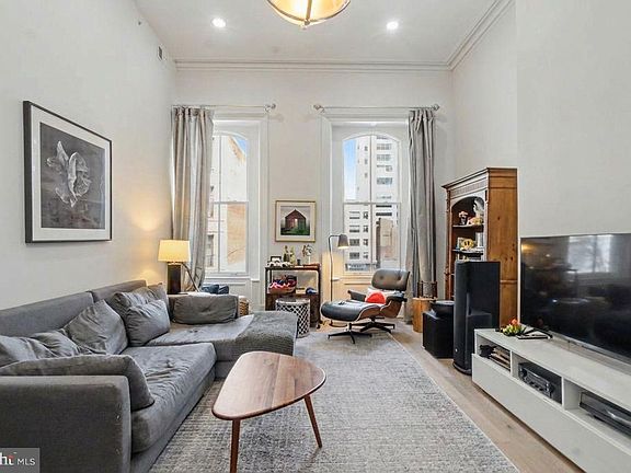 4th image of 1824 Chestnut St APT 2F