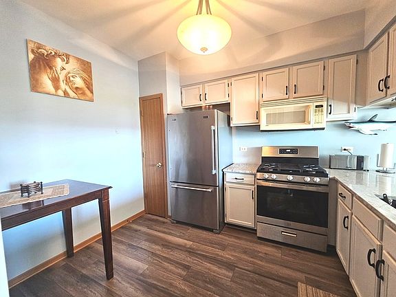 5th image of 561 Woodhaven Dr