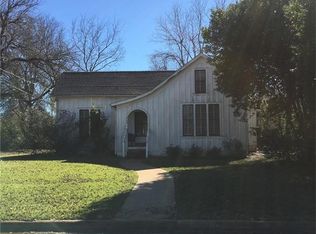 305 1st St, Lexington, TX 78947