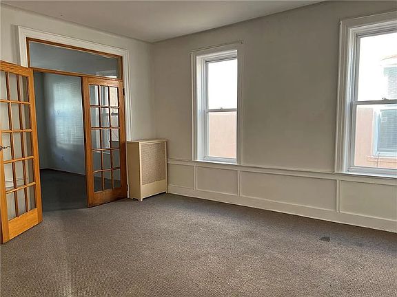 4th image of 470 Senator St