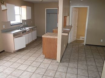 4th image of 102 Catherine St