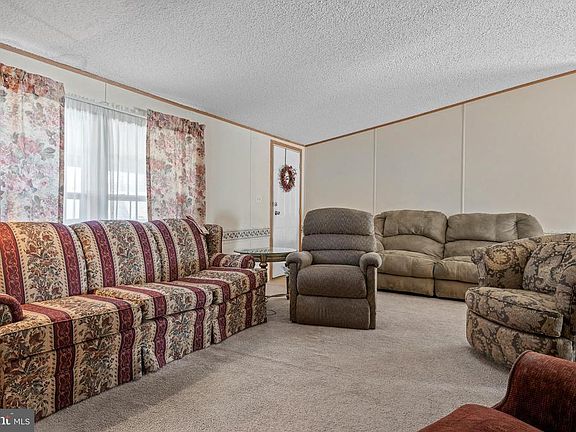 5th image of 41 Boxwood Blvd