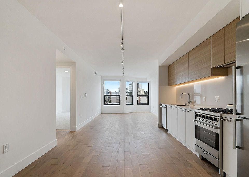 1st image of 719 Larkin St #706