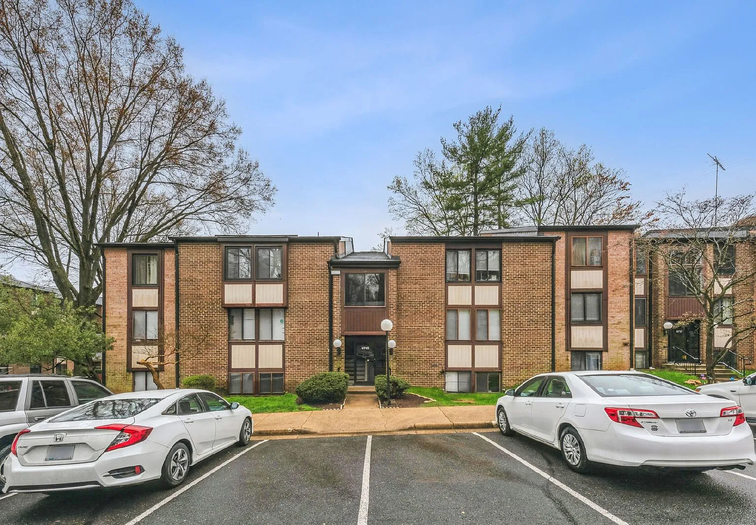 1 bed, 1.0 bath, 962 sqft, $1,950 — Photo 1