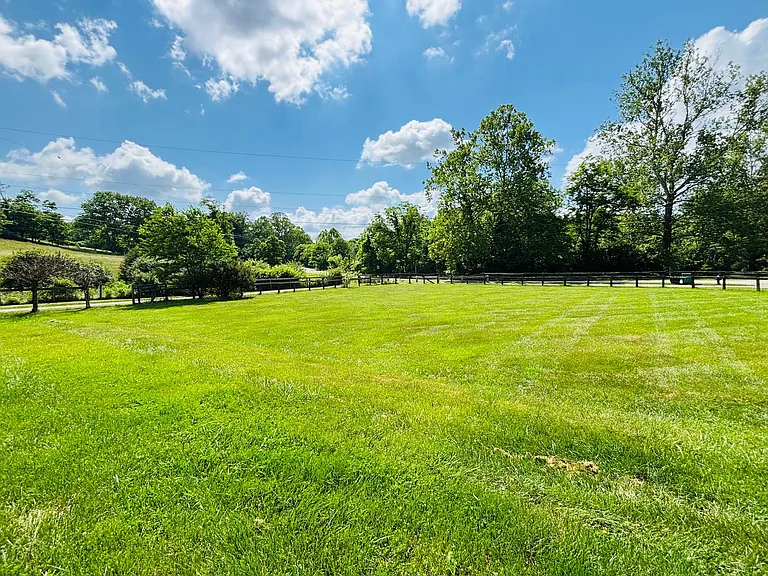 2700 Meadowbrook Dr — Photo 20