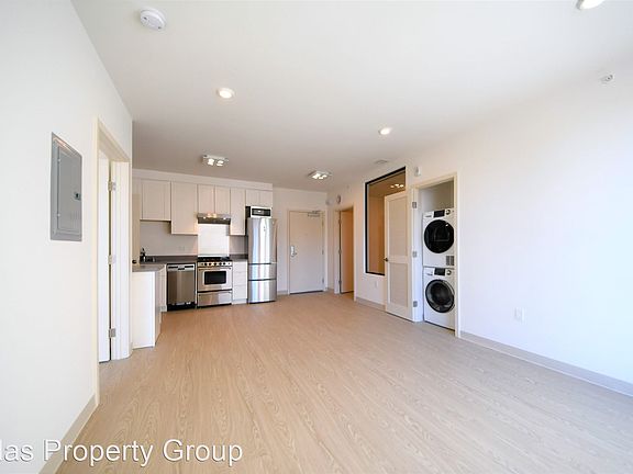 4th image of 22-24 Franklin St #304