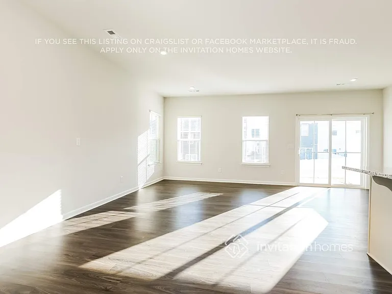 452 Killarney Park — Photo 3